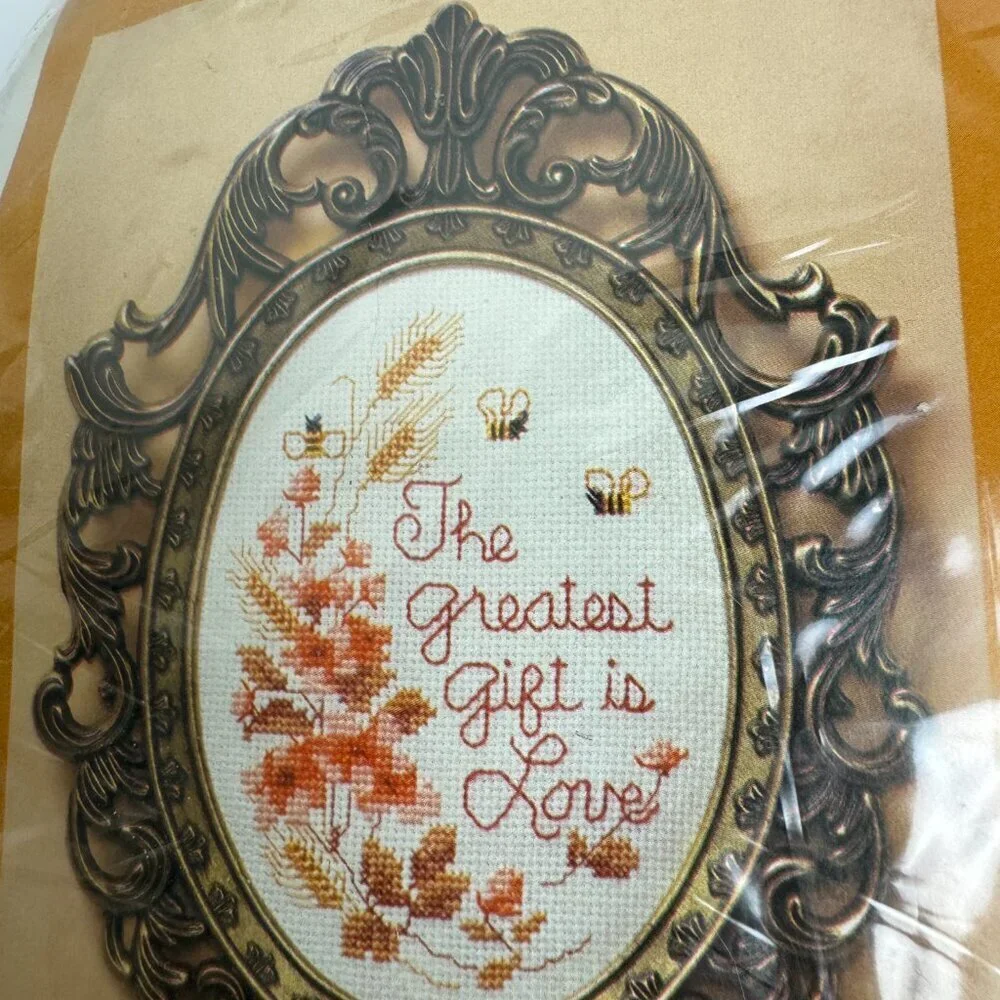 Vtg 1983s The Creative Circle Crewel Cross Stitch Embroidery Victorian Frame